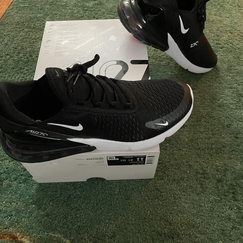 BRAND NEW MENS NIKE AIR MAX 270 FOR SALE SIZE 11!! - Picture 1 of 9